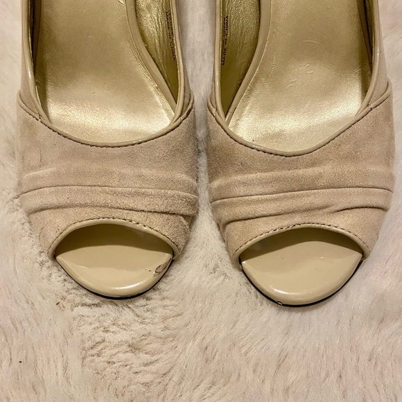 Neutral suede heels - Picture 3 of 6